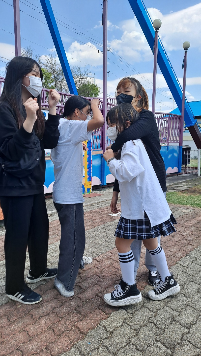 1651397803424-10.jpg